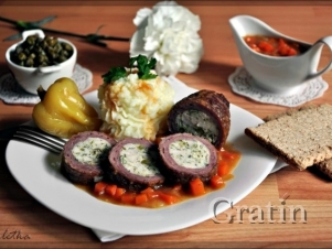 Мясные рулеты с каперсами и анчоусами
