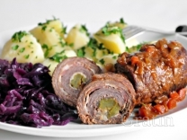 Мясные рулетики с гарниром из капусты и картофеля Мясные рулетики с гарниром из капусты и картофеля