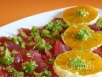 Карпаччо из говядины с орехами и апельсинами