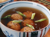 Мясной бульон с фрикадельками Мясной бульон с фрикадельками